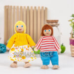 Familia de Madera Hijos Padres y Abuelos para Casa de Muñecas - Imagen 2
