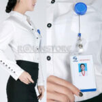 Porta Credencial o Tarjeta de Identificacion Tipo Yoyo Color Blanco Pack 25un - Imagen 2